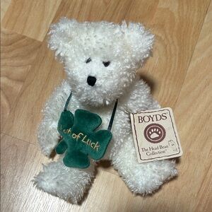 Boyds Bears Cream and Green Stuffed Bear Lots of Luck shamrock